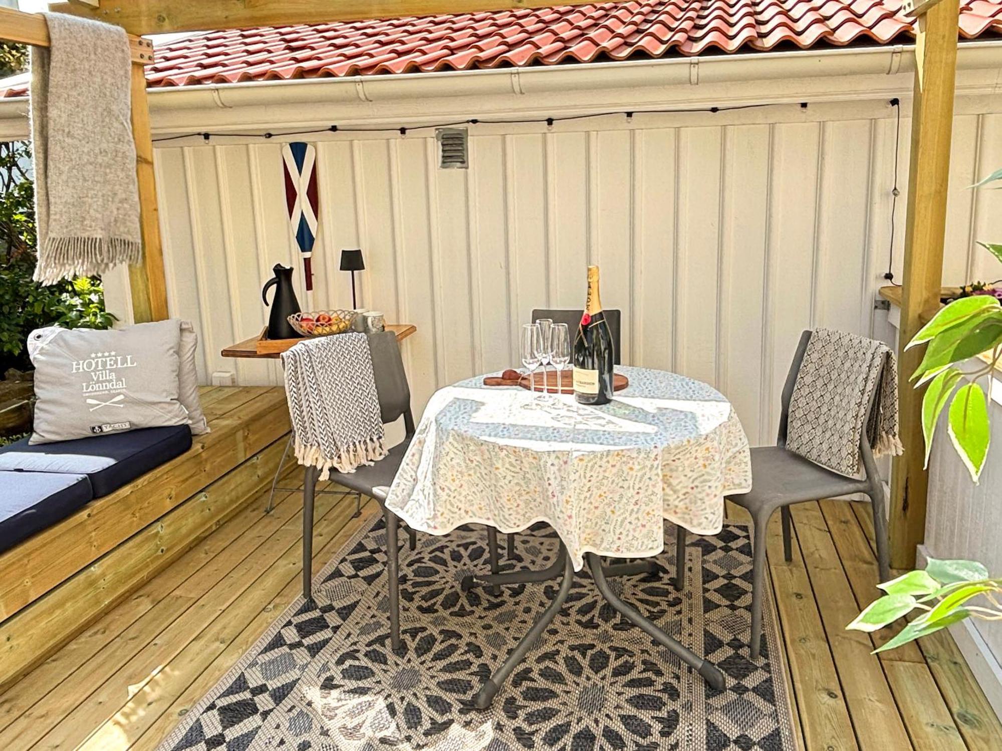 Skaftö Lönndal, Hotell